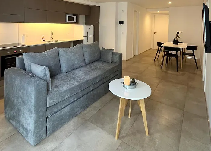 Depto 2 Amb Playa Grande Con Cochera - C -