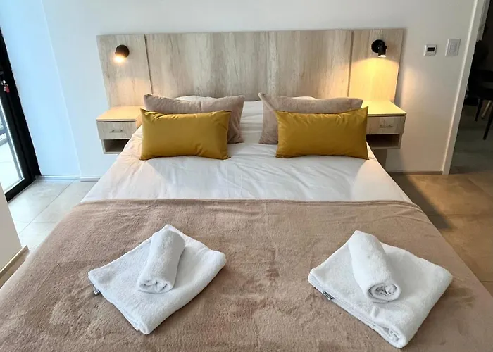 Depto 2 Amb Playa Grande Con Cochera - C -